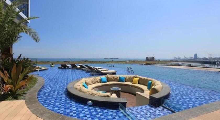 The Rinra Hotell Makassar Eksteriør bilde
