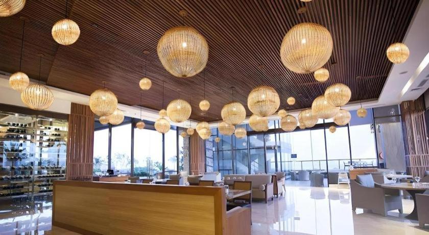 The Rinra Hotell Makassar Eksteriør bilde