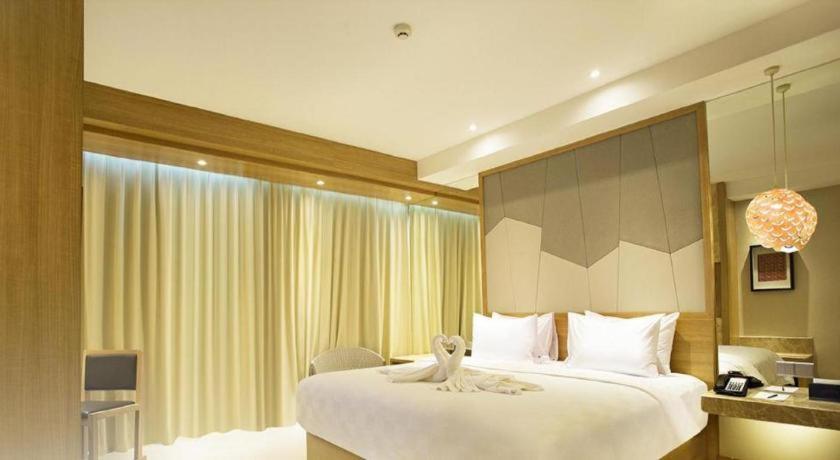 The Rinra Hotell Makassar Eksteriør bilde