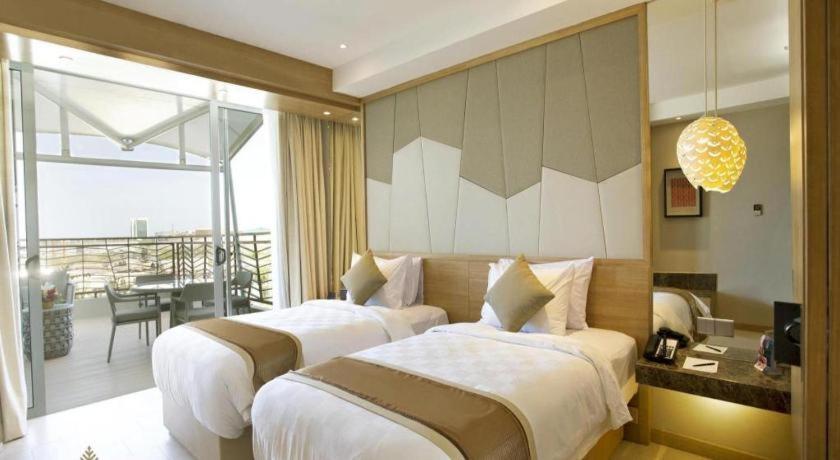 The Rinra Hotell Makassar Eksteriør bilde