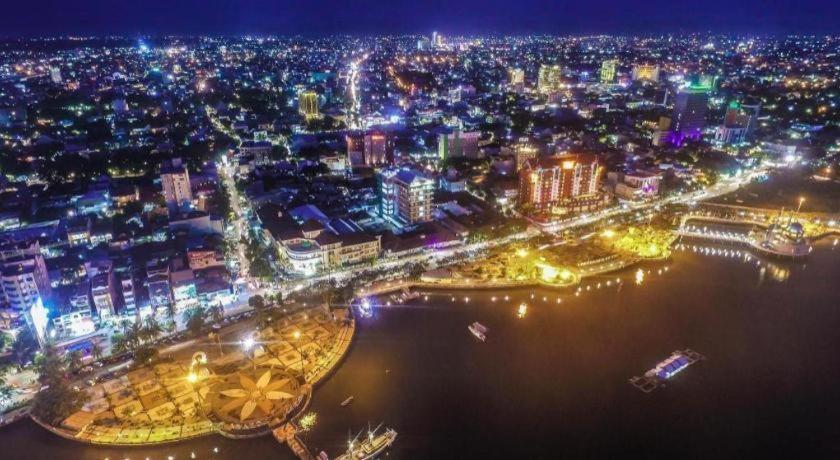 The Rinra Hotell Makassar Eksteriør bilde