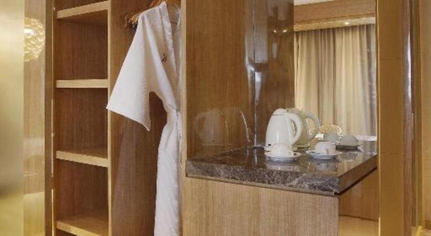 The Rinra Hotell Makassar Eksteriør bilde