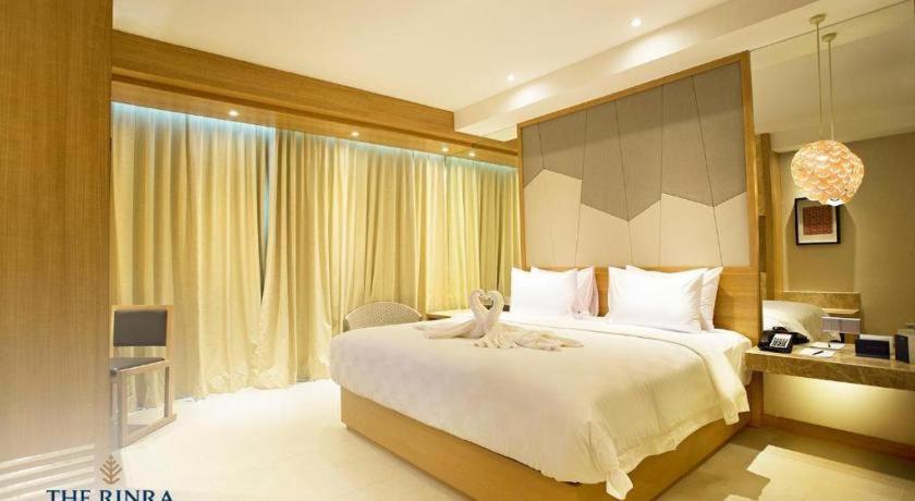 The Rinra Hotell Makassar Eksteriør bilde