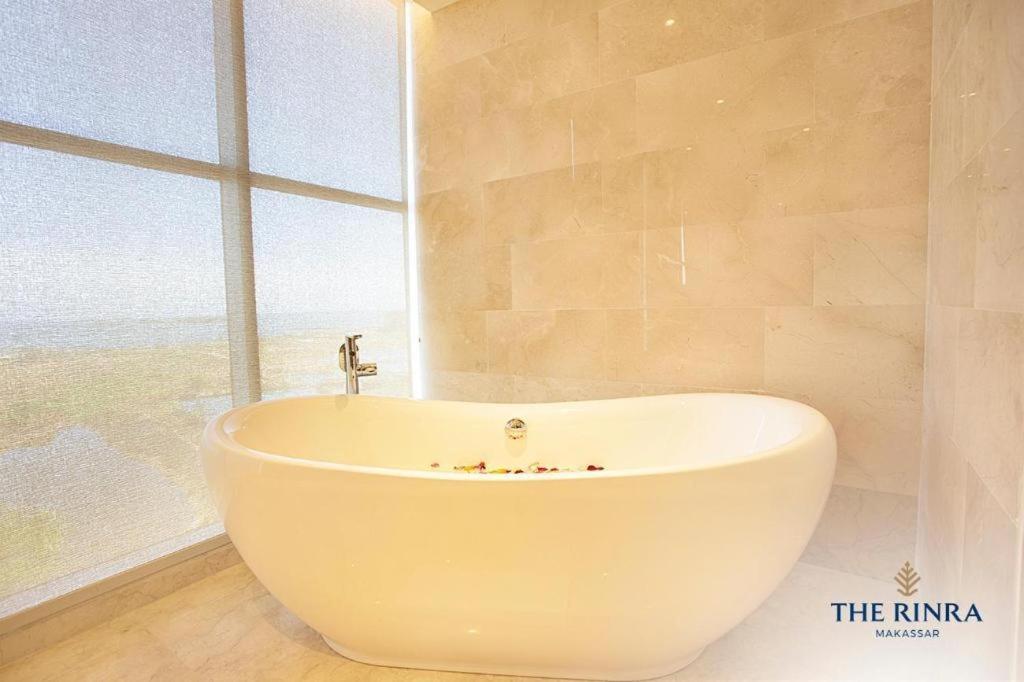 The Rinra Hotell Makassar Eksteriør bilde